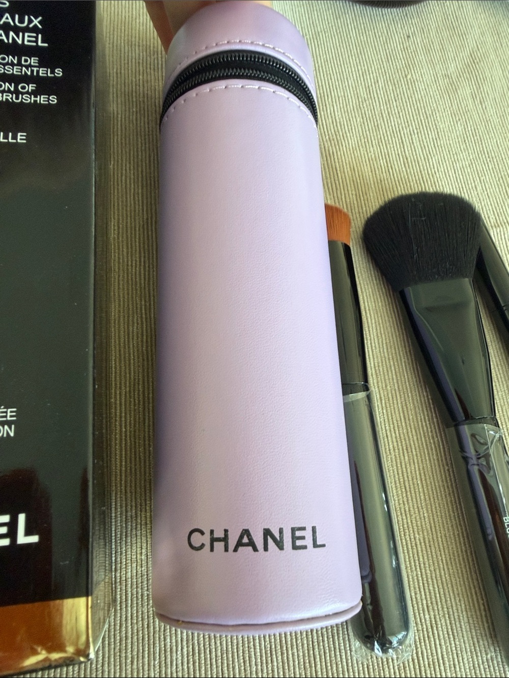 CHANEL Brush Set with Lilac Zip Case and Black Handles - Picture 5 of 8